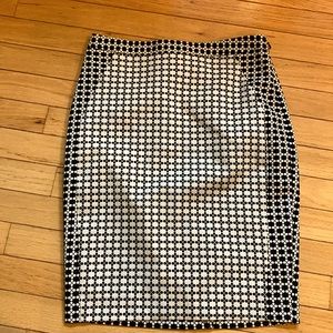 The Limited pencil skirt size 0 black and white contrasting pattern fully lined